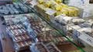 カフェスペース狭いです。