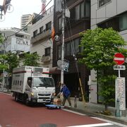 赤羽橋駅から直ぐの商店街です。