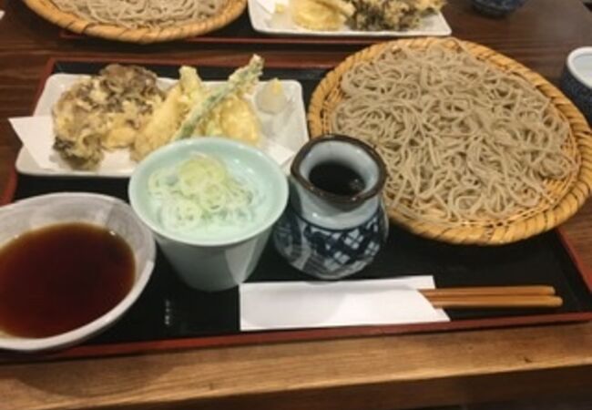 隠れた蕎麦の名店か