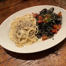 イカ墨とデュクセルクリームのダブルスパゲッティ