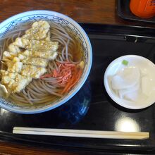 黒豚から揚げ蕎麦と食べ放題の大根の漬物