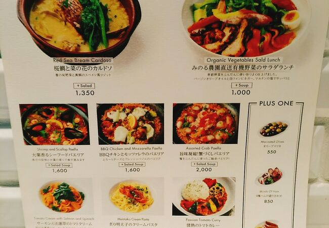 (エスパルマドール)店内は開放的で気持ちいい感じです。