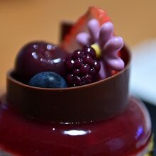 繊細なデザインのスイーツ