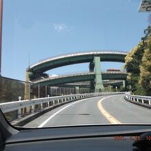 見えてきましたが全部駐車禁止です