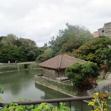弁財天堂と天女橋
