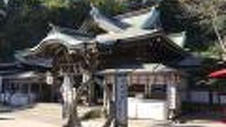 江島神社（江ノ島）：島の中心部にある神社