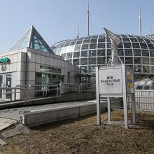 「幣舞橋」側の入口です