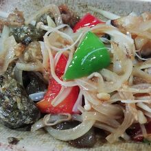 カメのホルモン炒め