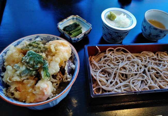 くるみだれのおそばと小天丼で大満足