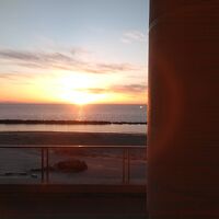 レストランから見た夕陽です。最後は雲の中でした。