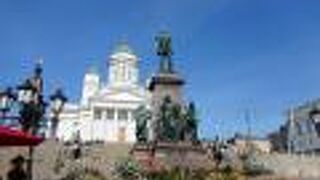 ヘルシンキ大聖堂とセットで有名な場所です