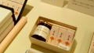 とらやのオリジナルバックに入った商品も