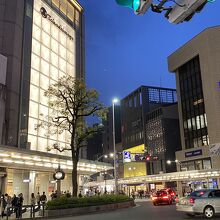 縦の道が河原町通、横に行くのが四条通。
