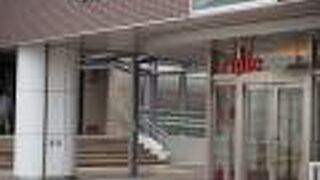 コンビニもある