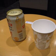 飲み物は缶ビール1本かフリードリンクを選択