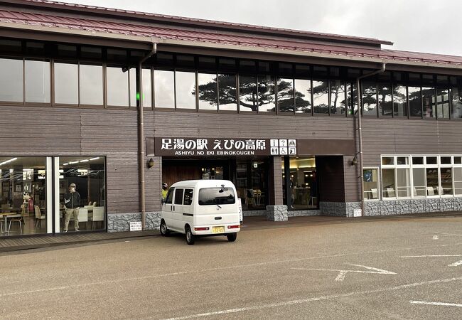 赤い屋根の建物が良い