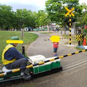 ミニ電車は健在！平和の記念碑もありました。