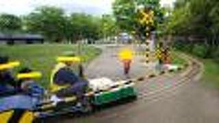 ミニ電車は健在！平和の記念碑もありました。