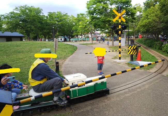 ミニ電車は健在！平和の記念碑もありました。