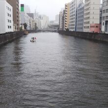 首都高速の高架に覆われていないのは隅田川に合流する付近のみで