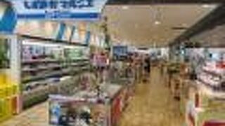 空港のおみやげ店