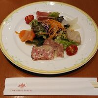 セットは画像のオードブルにスープにドリンク