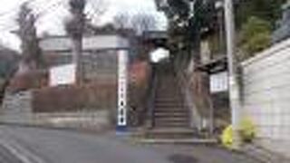 旧東海道保土ヶ谷宿にある寺の一つです。