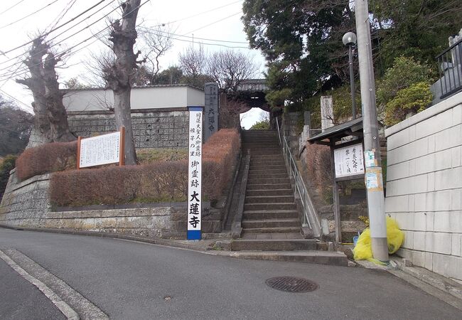 旧東海道保土ヶ谷宿にある寺の一つです。