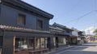 古い蔵や家屋が残り情緒あふれる佇まい