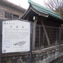 門の様子です。