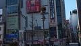 新宿の靖国通り