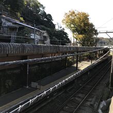 極楽寺側より駅を望む