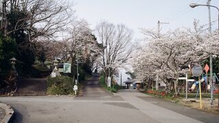 虎御前の悲話が由来となっている。