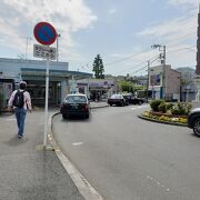 住宅街の中の駅。