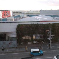 方角は海側なのですが低層階のため景色は寂しかったです