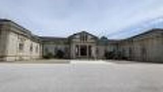 外宮と内宮の中間地点にあります。