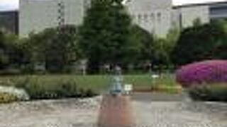 すぐ横には歌碑もあります。