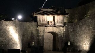 夜のライトアップも素敵です