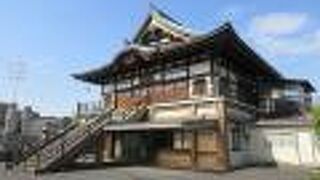 見ごたえある本堂です