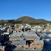 金森赤レンガ倉庫と函館山