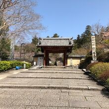 役行者、弘法大師、楠木正成にかかわりのある寺院