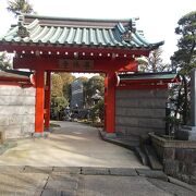 遊行寺の参道に並ぶ院の一つです。