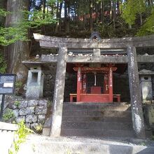 交差点のすぐそば