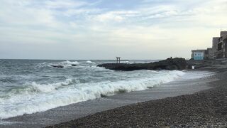 海辺は東側なので朝日が　幻想的な場所。