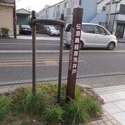 旧東海道藤沢宿の街道沿いにあります。