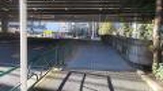 戦争の傷も残っています。