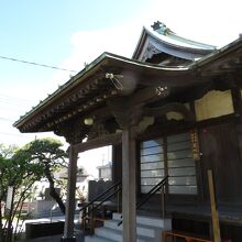 格式高いお寺のようですが・・・