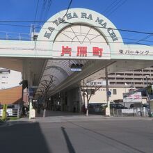 県道160号線（高松港栗林公園線）側の入口