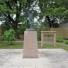 「初代中村勘三郎生誕記念像」、ご先祖が秀吉家臣であったとか