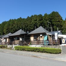こじんまりとした建物